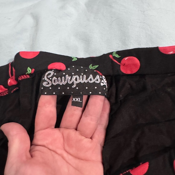 Sourpuss cherry capri leggings - Picture 3 of 3